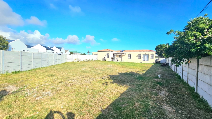 4 Bedroom Property for Sale in Sandbaai Western Cape